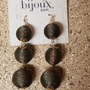 Beautiful green and gold fashion earrings!